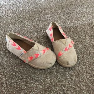 Very Cute Toms for girls